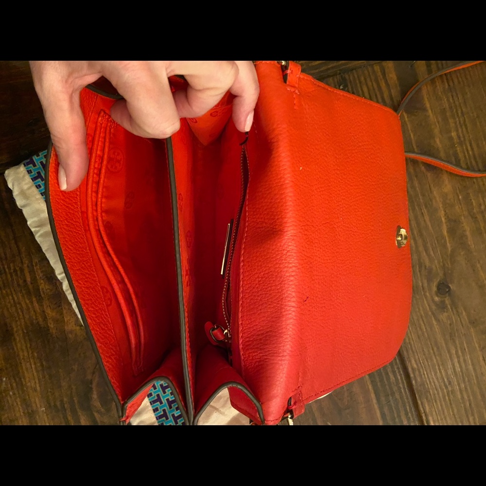 Tory Burch Crossover Bag - Picture 6 of 7
